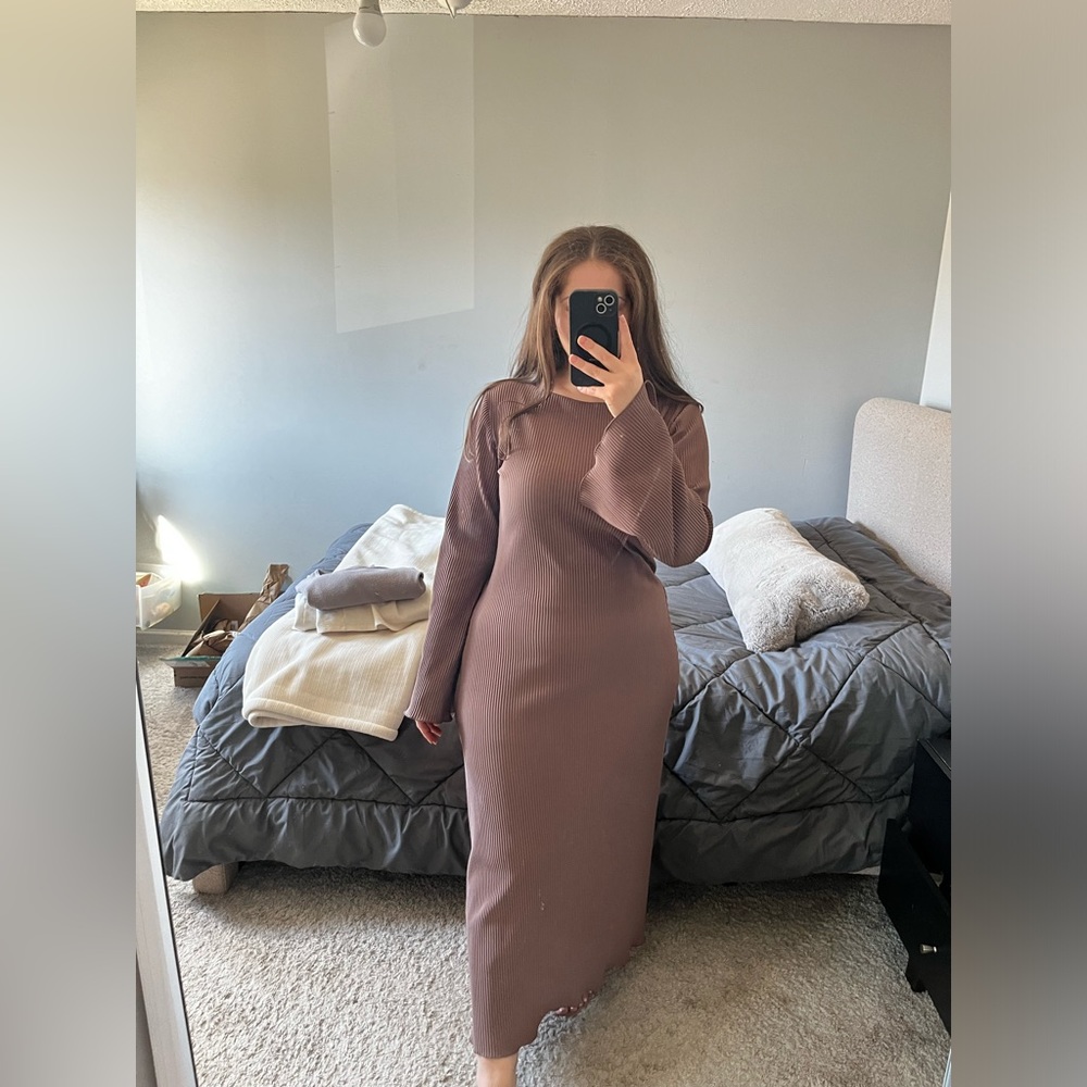 NA-KD Pleated Midi Dress